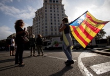 Katalońscy sepratyści w Barcelonie. Fot. PAP/EPA/Quique Garcia