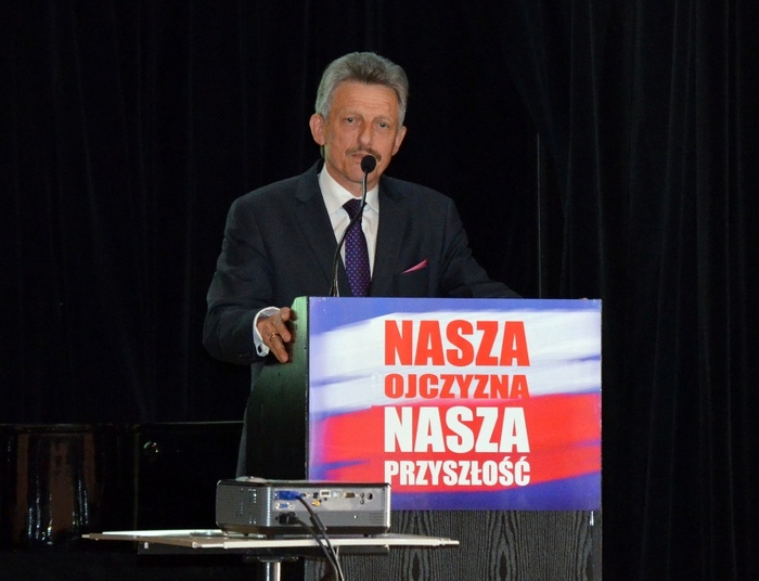 Piotrowicz: Gdybym był komunistą, działałbym w PO. "Czuję się zaszczycony nominacją do TK"