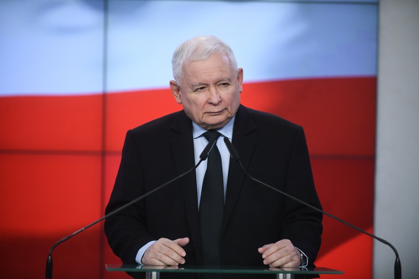 Prezes Jarosław Kaczyński na konferencji prasowej. Źródło: PAP/Marcin Obara