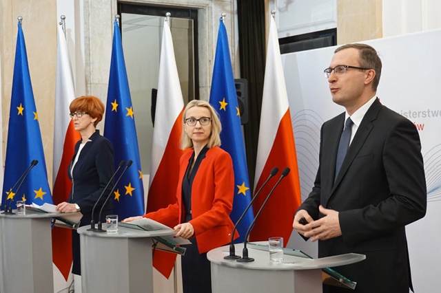 Min. Elżbieta Rafalska, min. Teresa Czerwińska i szef PFR Paweł Borys. Fot. mf.gov.pl
