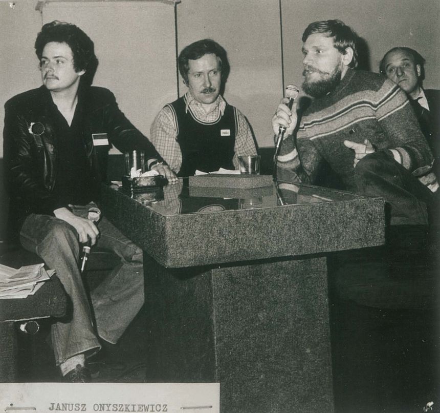 W środku - Zbigniew Onyszkiewicz, po prawej jeden z przewodniczących regionalnej NSZZ Solidarność