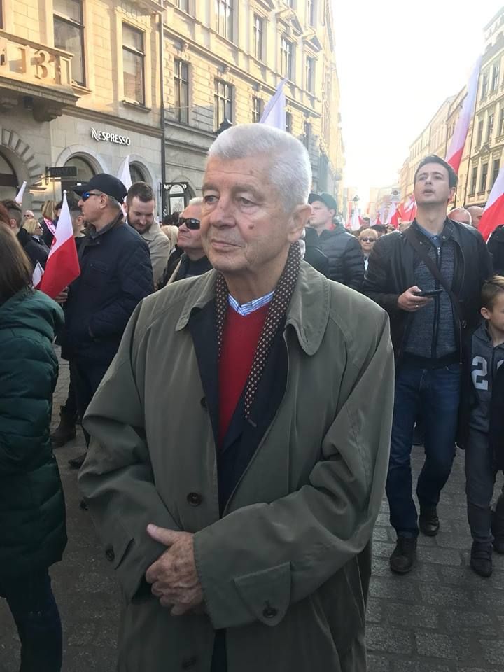 Autor notki na krakowskim marszu w dniu 11 listpada 2018