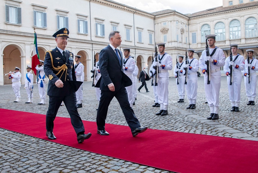 Prezydent Andrzej Duda do uczestników konferencji banków centralnych państw Trójmorza napisał, że "razem stanowimy siłę, która może dać nowy impuls Europie". Źródło: PAP/EPA