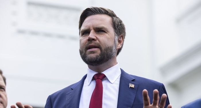 J. D. Vance obchodził Halloween. Nagranie w peruce hitem sieci