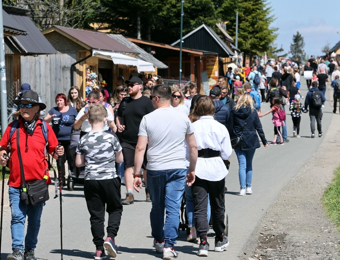 Morskie Oko oblężone. Drogi dojazdowe zamknięte