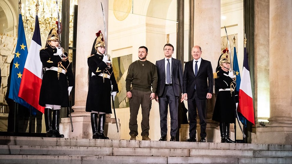 Wołodymyr Zełenski z Emmanuelem Macronem i Olafem Scholzem w trakcie ostatniej wizyty w Paryżu. Fot. niemiecki rząd