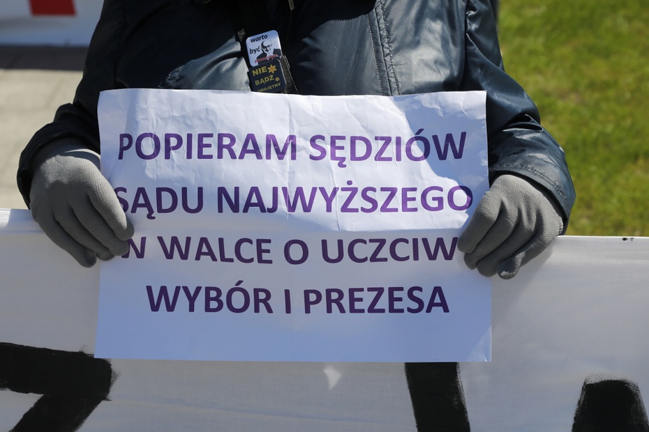 Protest w obronie sądów Fot PAP/Wojciech Olkuśnik