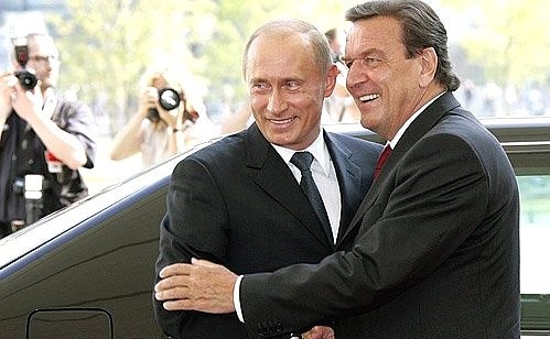 Prezydent Rosji Władimir Putin i kanclerz Niemiec Gerhard Schroeder, 2005. Fot. kremlin.ru