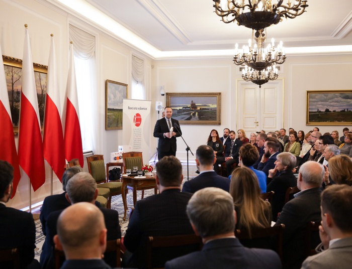 "TRADYCJA ROMANTYCZNA WCZORAJ I DZIŚ"