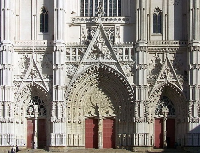 Podpalona katedra. Podpalona kultura