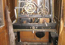 Mechanizm zegara w szafie   foto graf13