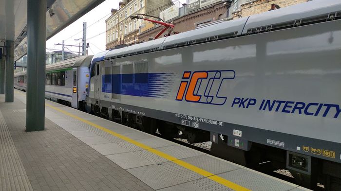 Dziwne przypadki na kolei. Najpierw zerwane tory, teraz uszkodzona sieć trakcyjna