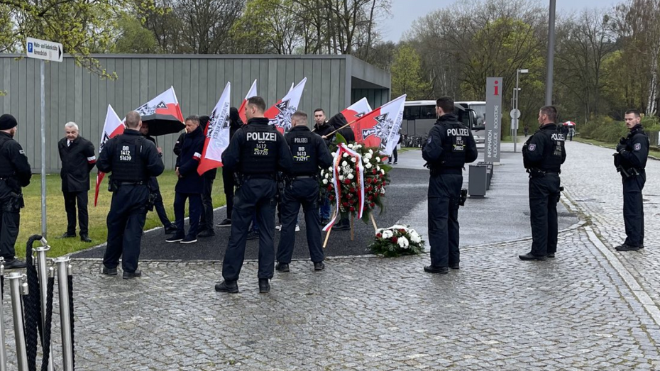 Polska delegacja nie została wpuszczona na obchody z okazji 78. rocznicy wyzwolenia obozu KL Ravensbrück. (fot. Twitter)