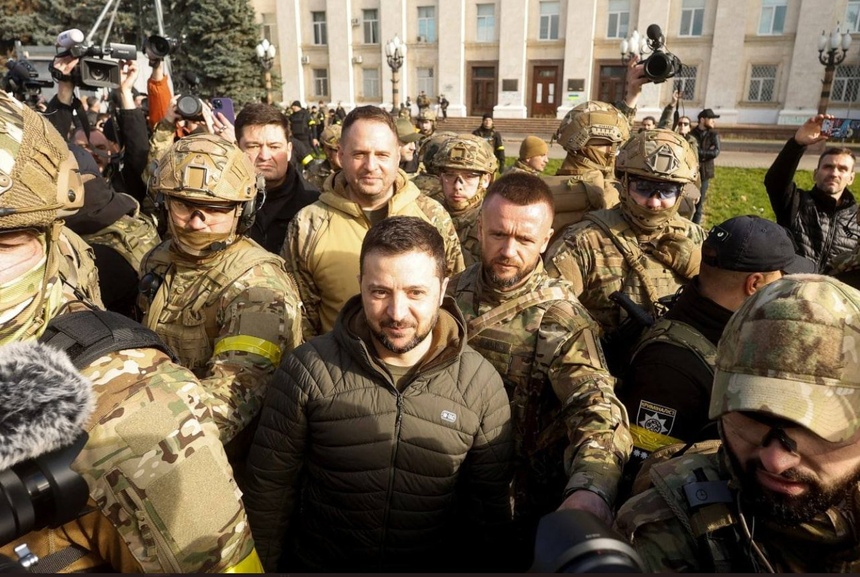 Prezydent Ukrainy w Chersoniu. Fot. Twitter/Liveuamap