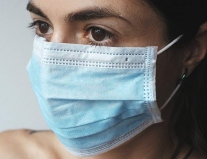 Władza, maseczki, szczepionki, leki