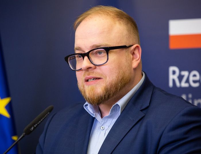 Był jego rzecznikiem, teraz oskarża o mobbing. Mówi o wybuchach presji psychicznej