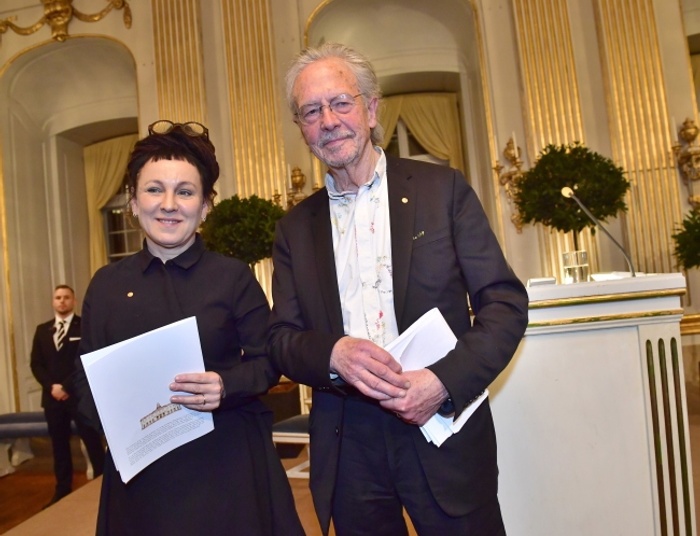 Opozycja oburzona, że TVP nie transmitowała odczytu noblowskiego Olgi Tokarczuk