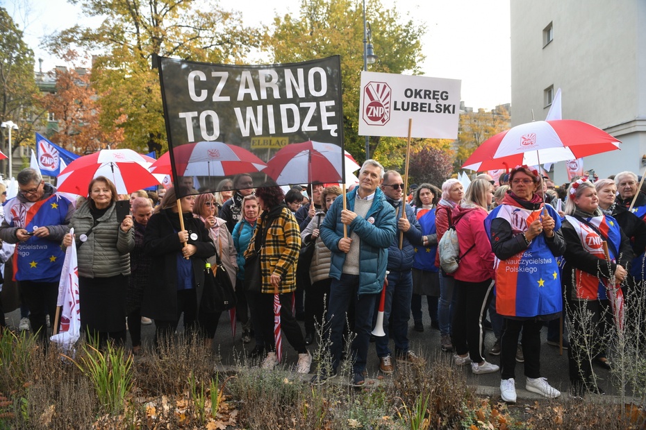 Nauczyciele protestują Fot. PAP/Radek Pietruszka
