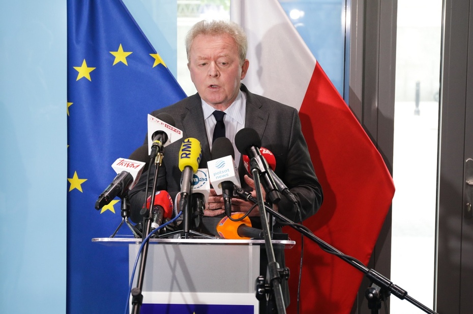 Komisarz Unii Europejskiej ds. rolnictwa Janusz Wojciechowski podczas briefingu prasowego. Fot. PAP/Albert Zawada