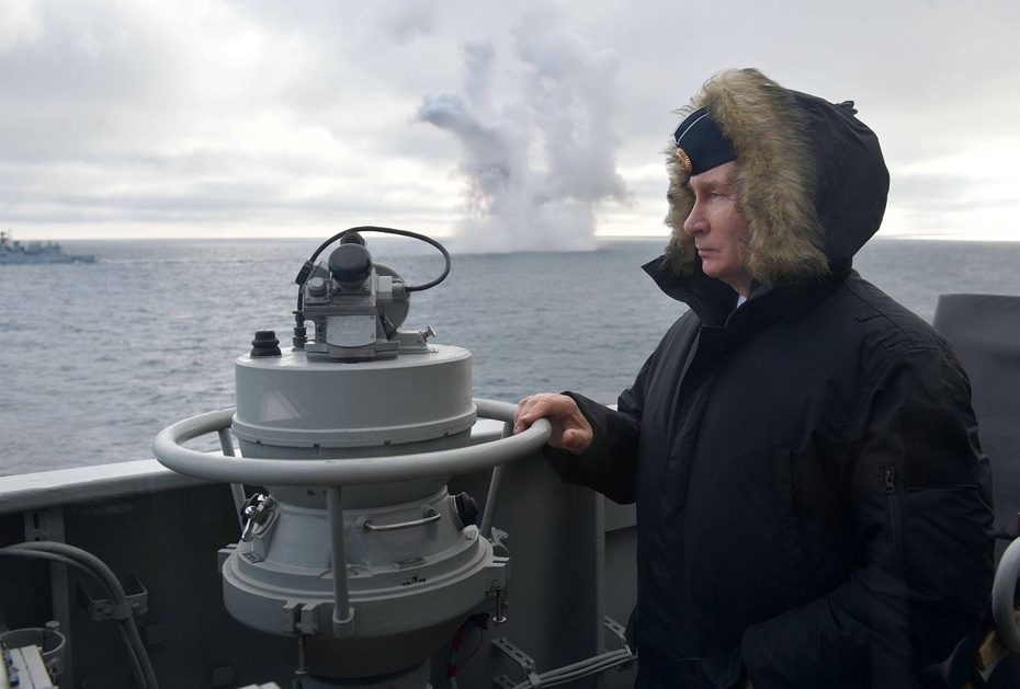 Władimir Putin na Krymie, w trakcie ćwiczeń morskich z udziałem hipersonicznych pocisków Kindżał. Fot. PAP/EPA/ALEXEI DRUZHININ / SPUTNIK / KREMLIN POOL