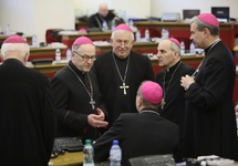 Episkopat krytycznie o karcie LGBT+. Fot. PAP/Leszek Szymański