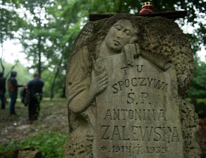 Padał śnieg i myślały, że ukryją się pod prześcieradłami. Rzeź polskiej wsi na Podolu