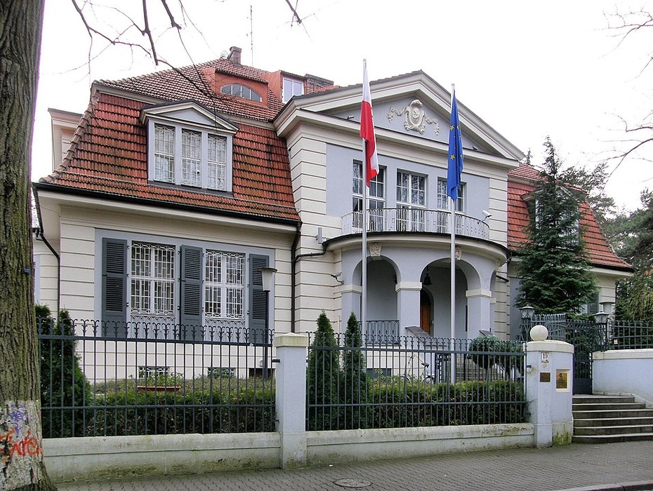Dawna siedziba Polskiej Misji Wojskowej przy Lassenstraße 19–21, obecnie, od 2000 roku tymczasowa siedziba Ambasady RP. fot. Wikimedia