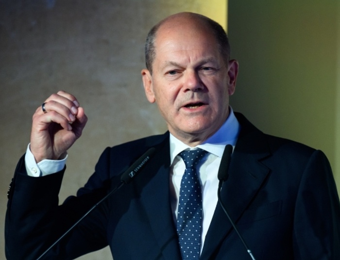 Lider czy hegemon? Polemika obok Rafała Wosia