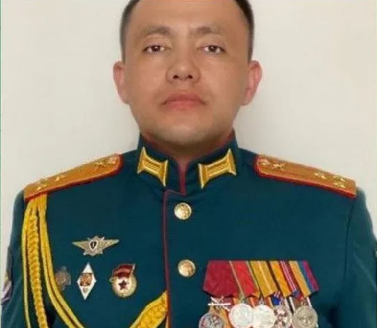 Pułkownik Azatbek Omurbekow. Fot. Źródło: InformNapalm
