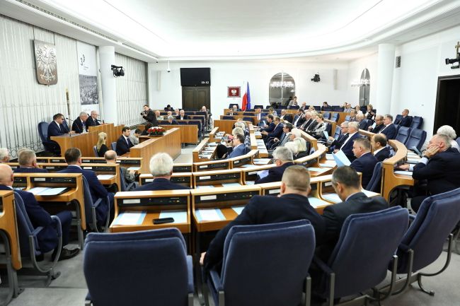 Senacka komisja zarekomendowała przyjęcie bez poprawek ustawy o Państwowej Komisji ds. Pedodilii. Fot. PAP/Rafał Guz