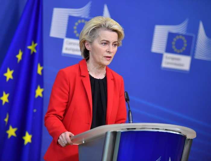 Czy Ursuli von der Leyen nie powinno być wstyd, po decyzji Japonii o pomocy dla Polski?