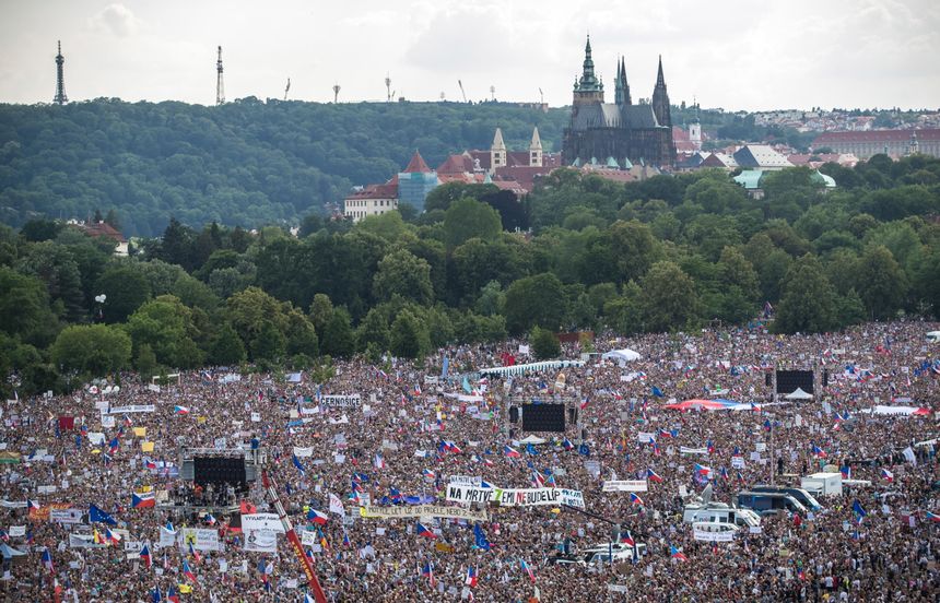 Największa demonstracja w Pradze od 1989 roku.