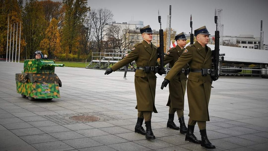 Lotna Brygada Opozycji na placu Piłsudskiego w Warszawie. Fot. Twitter/Lotna Brygada Opozycji