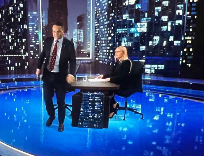 Sikorski wściekły na Olejnik. Wyszedł ze studia i domaga się standardów w TVN24