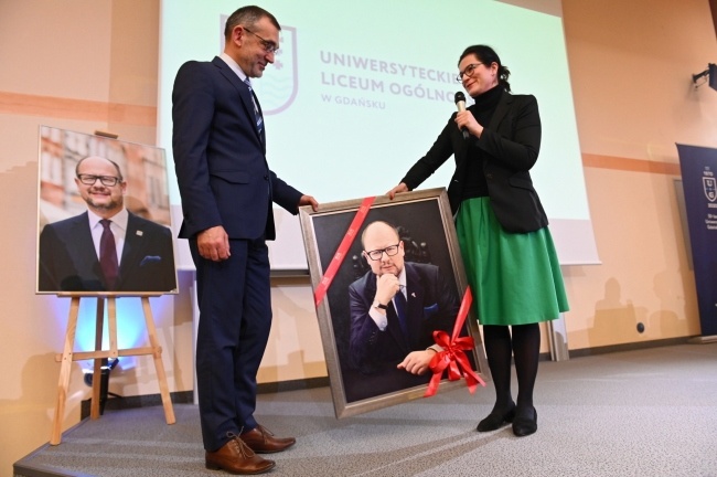 Ceremonia nadania Uniwersyteckiemu Liceum Ogólnokształcącemu imienia Pawła Adamowicza, fot. PAP/Jan Dzban