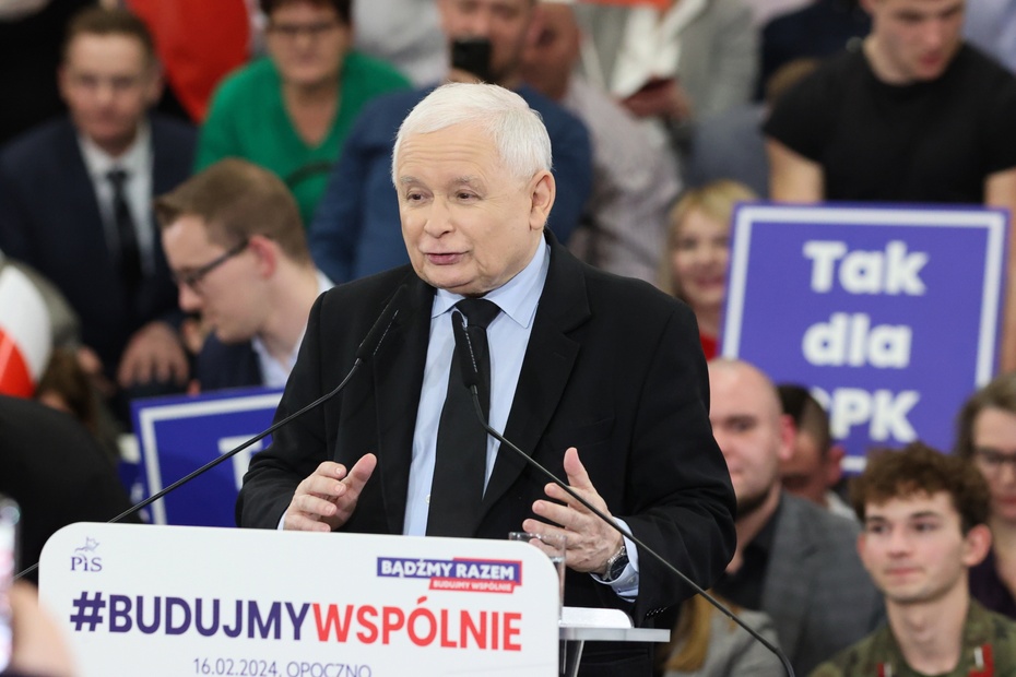 Prezes PiS Jarosław Kaczyński podczas otwartego spotkania z mieszkańcami Opoczna, 16 bm. (mr) PAP/Marian Zubrzycki