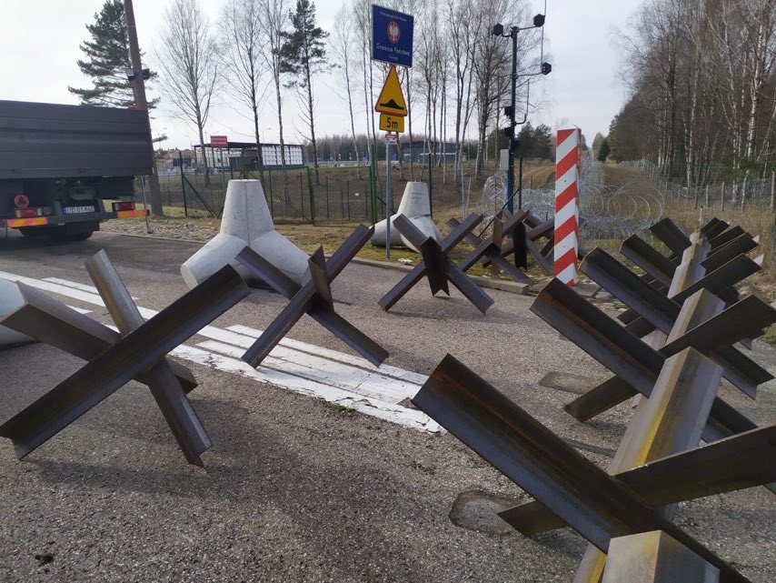 Polska rozpoczęła prewencyjną rozbudowę zabezpieczeń na granicy z Rosją i Białorusią. Fot. Twitter/Mariusz Błaszczak