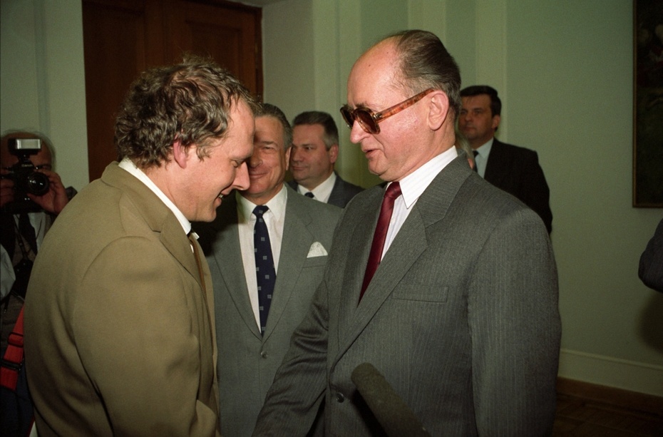 Spotkanie Michnika z Jaruzelskim w 1989 roku w Sejmie, fot. PAP archiw. Grzegorz Rogiński