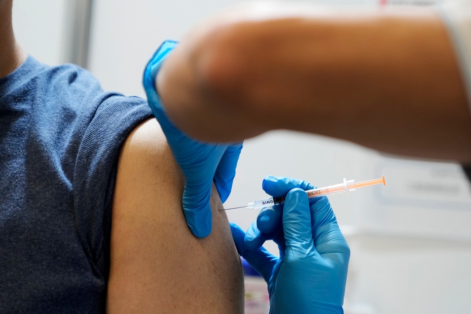 Emeryci chcą obowiązku szczepień na COVID-19. Fot. PAP