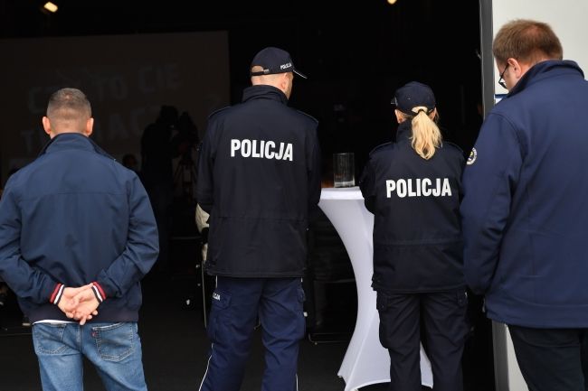 Policjanci masowo idą na L$. Zdjęcie ilustracyjne, fot. PAP/Piotr Nowak