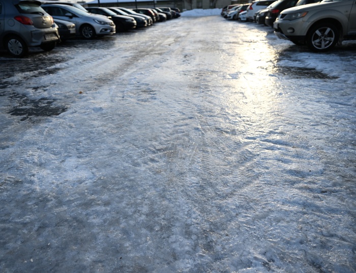 Paraliż w Białymstoku. Odwołane lekcje, gołoledź na drogach. Jak wygląda sytuacja w kraju?
