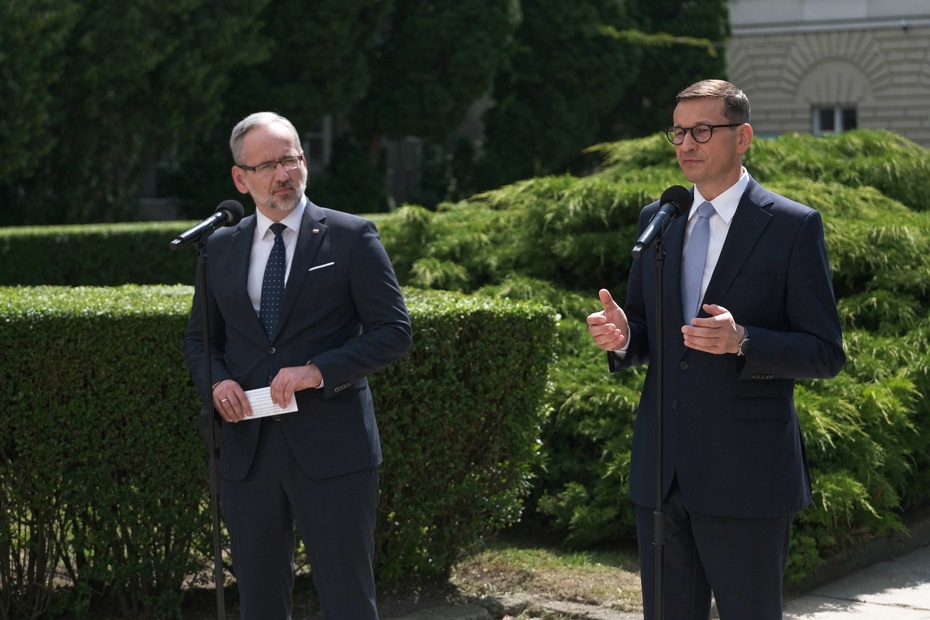 Premier Mateusz Morawiecki oraz minister zdrowia Adam Niedzielski. fot. PAP