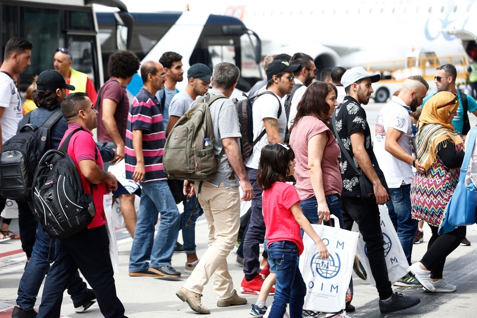 Syryjscy uchodźcy przybyli do Madrytu. fot. PAP/EPA/DIEGO CRESPO / SPANISH PM OFFICE / HO HANDOUT