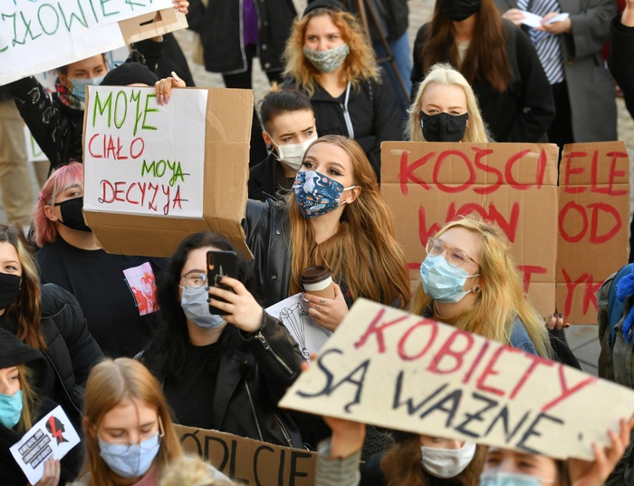 Dwugłos w Zjednoczonej Prawicy. Terlecki i Gowin o wyroku TK ws. aborcji