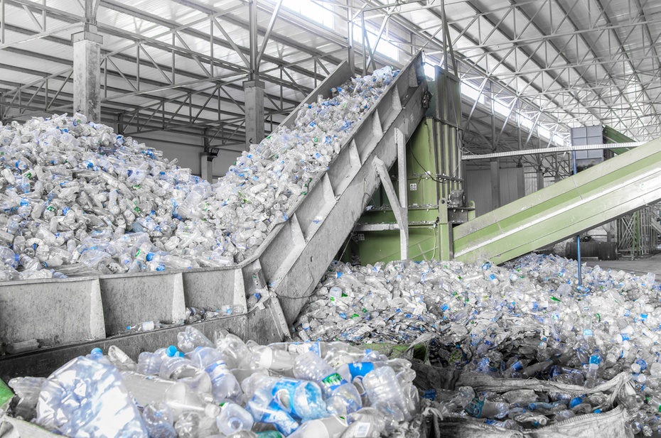 Plastiku nie da się całkowicie wyeliminować. Rozwiązaniem jest skuteczny recykling. Fot. Shutterstock