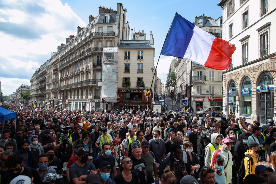Protesty we Francji ws. paszportów covidowych. Fot. PAP/EPA