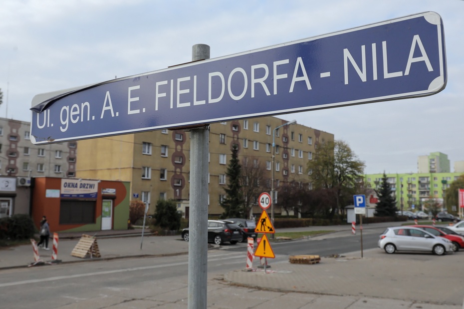 Ulica gen. Fieldorfa-"Nila" pozostanie w Żyrardowie. Fot. PAP/Paweł Supernak