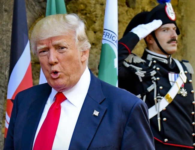 Prezydent USA Donald Trump na szczycie G7 na Sycylii. Fot. PAP/ EPA