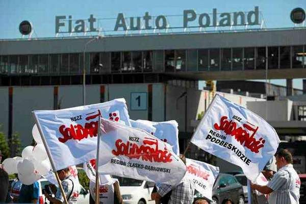 Fiat: Polacy na bruk, a Włosi na urlopy
