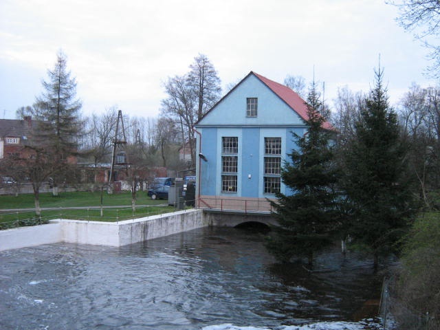 Mała elektrownia wodna w Trzebiatowie. Fot. Radosław Drożdżewski (Zwiadowca21)/ Wikipedia